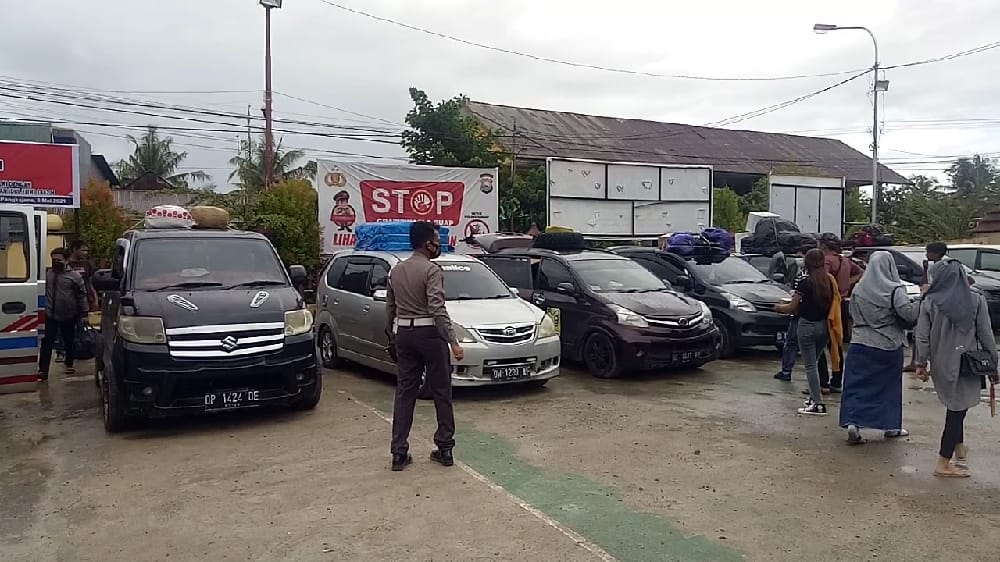 Polisi Amankan Mobil Bawa Pemudik