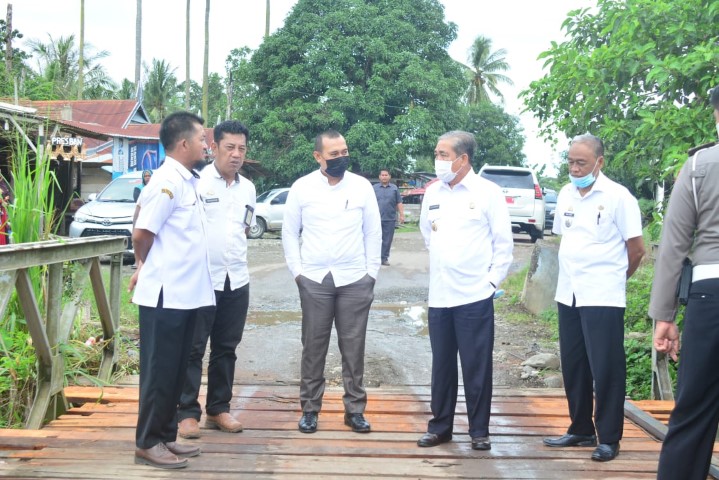 DM Pantau Perbaikan Jembatan Penghubung