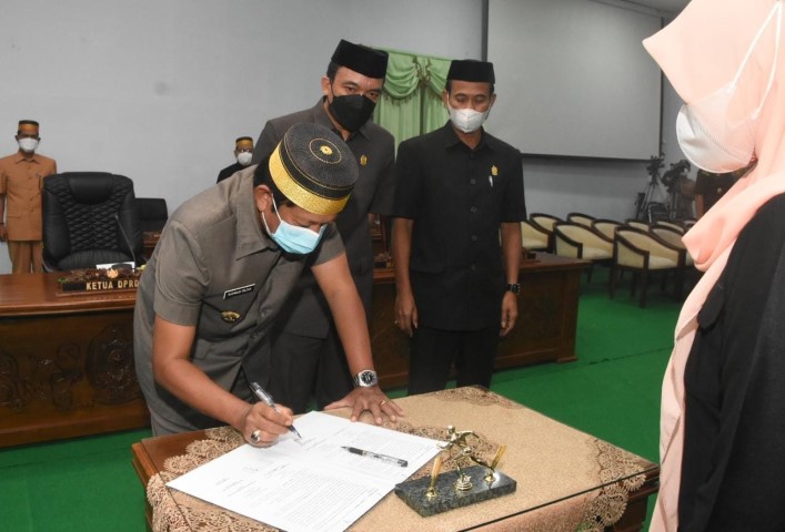 Bupati-Ketua DPRD Teken MoU