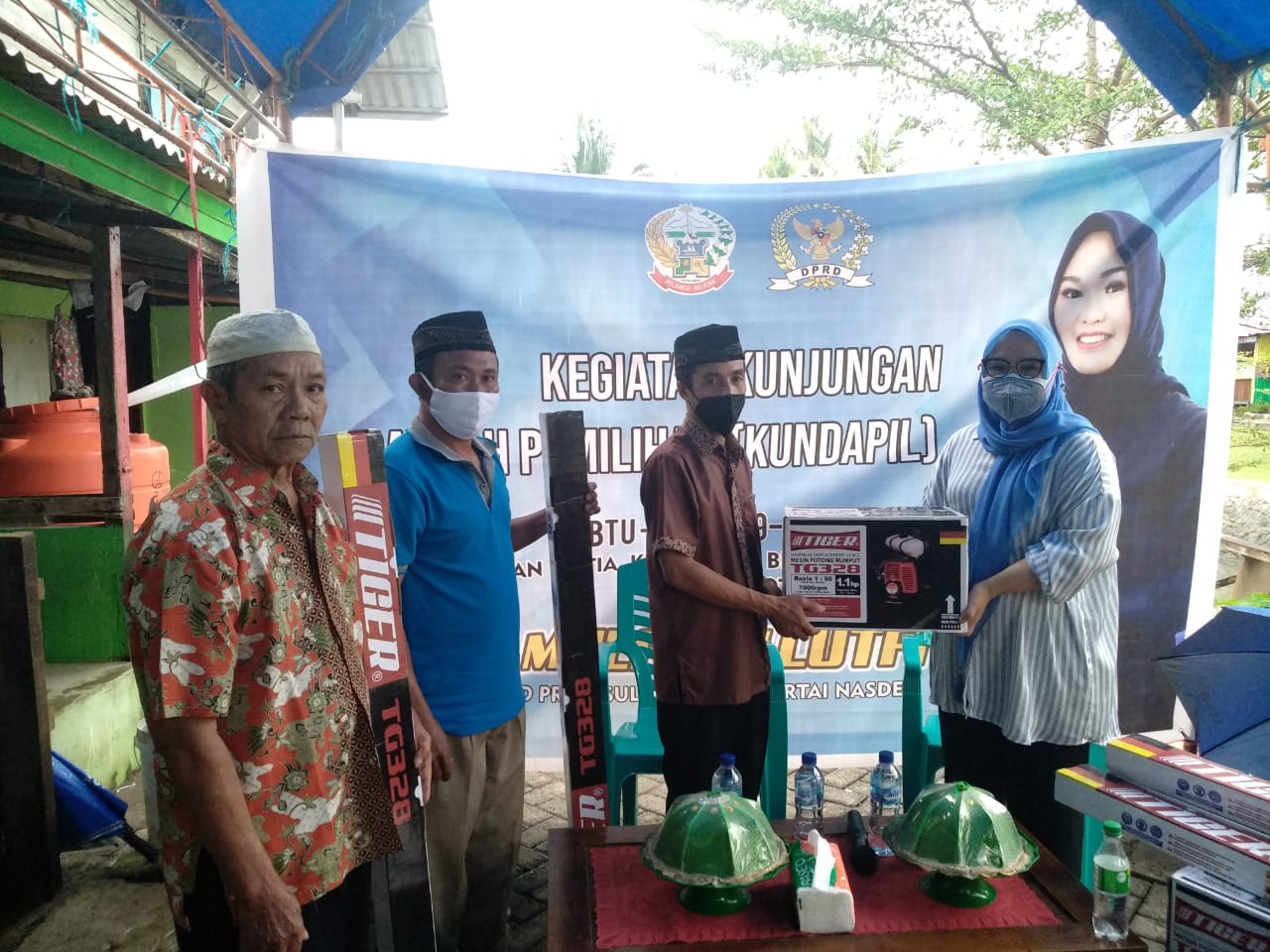 Rezky Bagikan Pemotong Rumput di Untia
