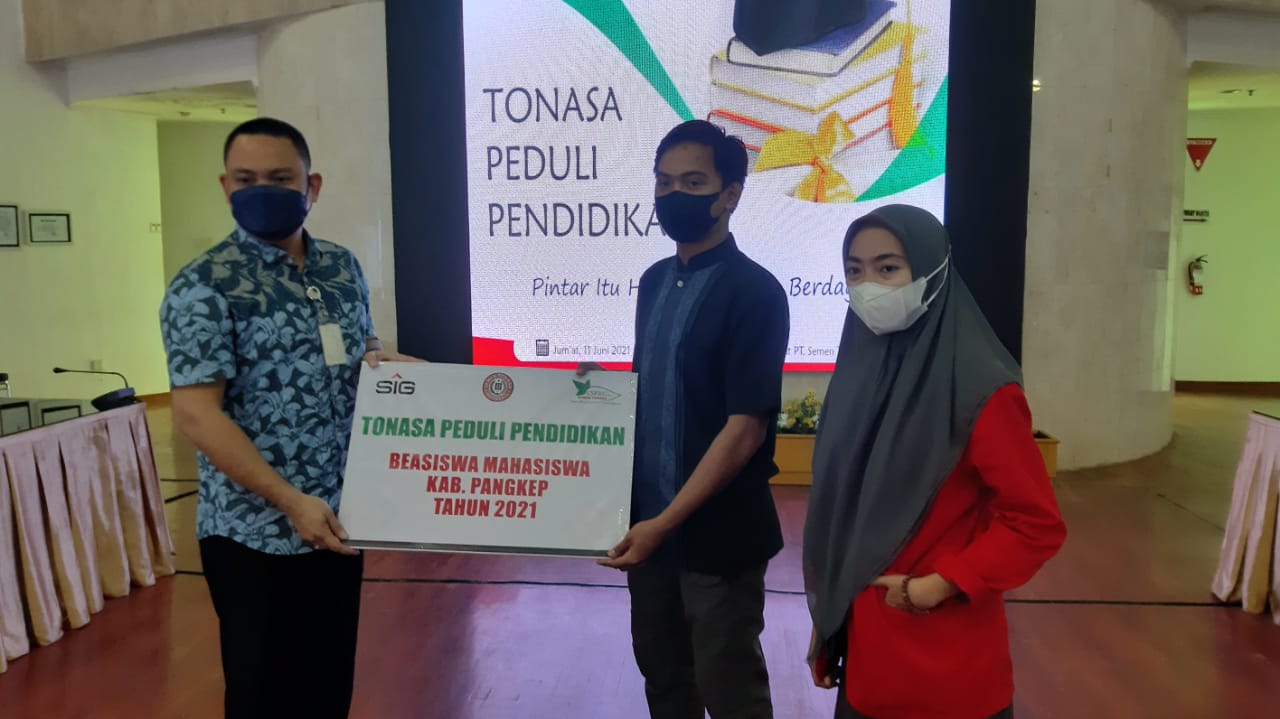 Peduli Pendidikan, Semen Tonasa Bantu Beasiswa Bagi Mahasiswa Pangkep