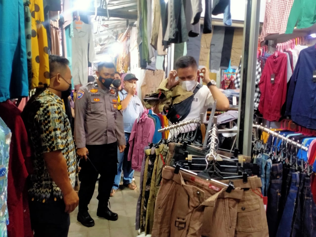 Cegah Covid -19, Bhabinkamtibmas Kelurahan  Ende Adakan Patroli Pasar