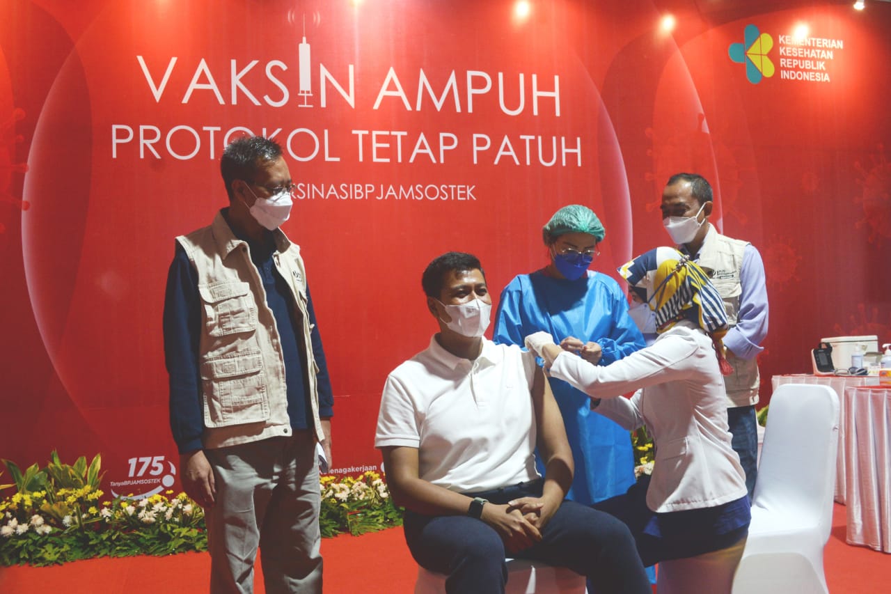 Dukung Program Vaksinasi, Karyawan BPJamsostek Kanwil Sulama Ikuti Vaksin Tahap Pertama dan Kedua