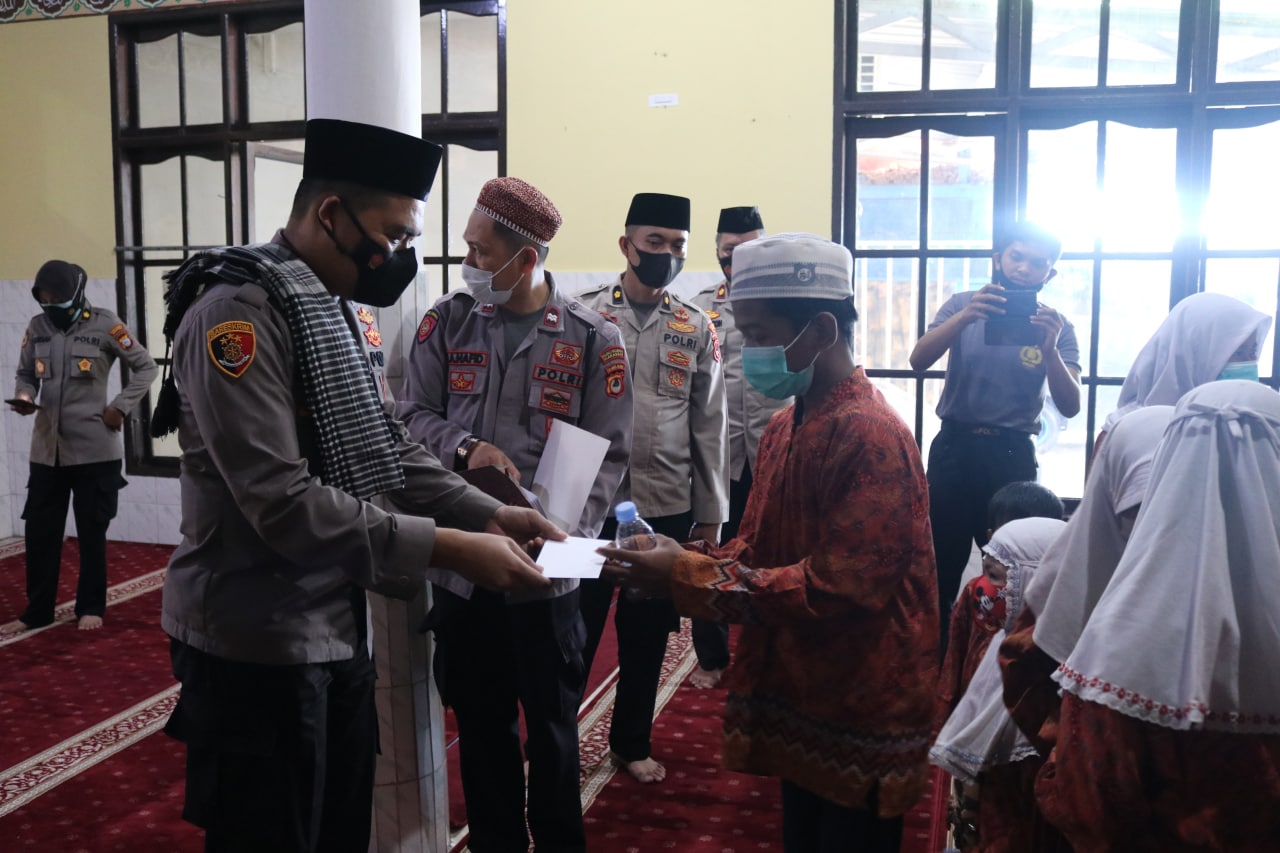 Hari Bhayangkara 75, Kapolres AKBP Kadarislam Berbagi Anak Yatim Piatu