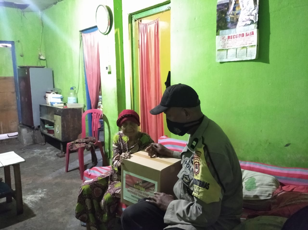 Aksi Peduli ditengah Pandemi Covid -19, Bhabinkamtibmas Melayu Salurkan Sembako