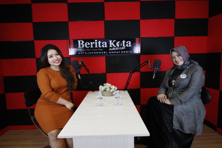Dari Guru Terjun  ke Dunia Entertainment