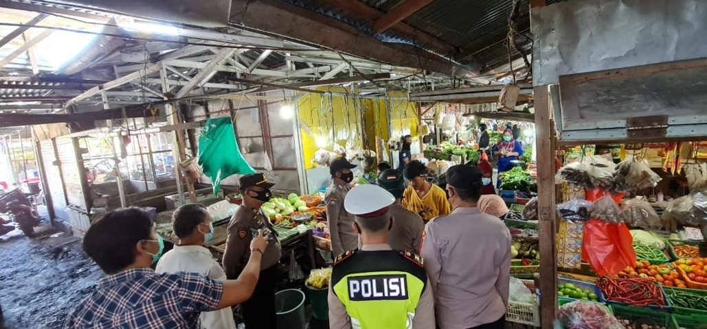 Usaha Beroperasi Hingga Pukul 8