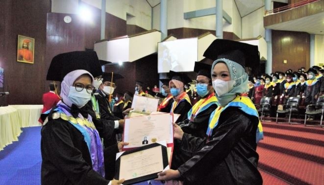 Unhas Kembali Cetak 1.173 Wisudawan