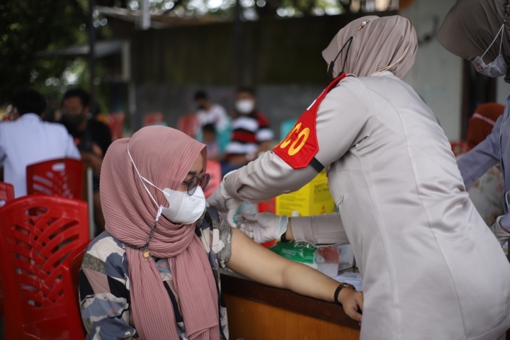 Sebelum Jokowi Datang, Danny Target Vaksinasi 90 Persen