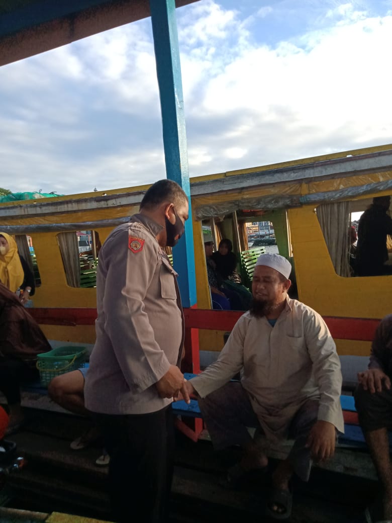 Tegur Warga tak pakai masker, Bhabinkamtibmas Pulau Barrang Lompo rutin Patroli