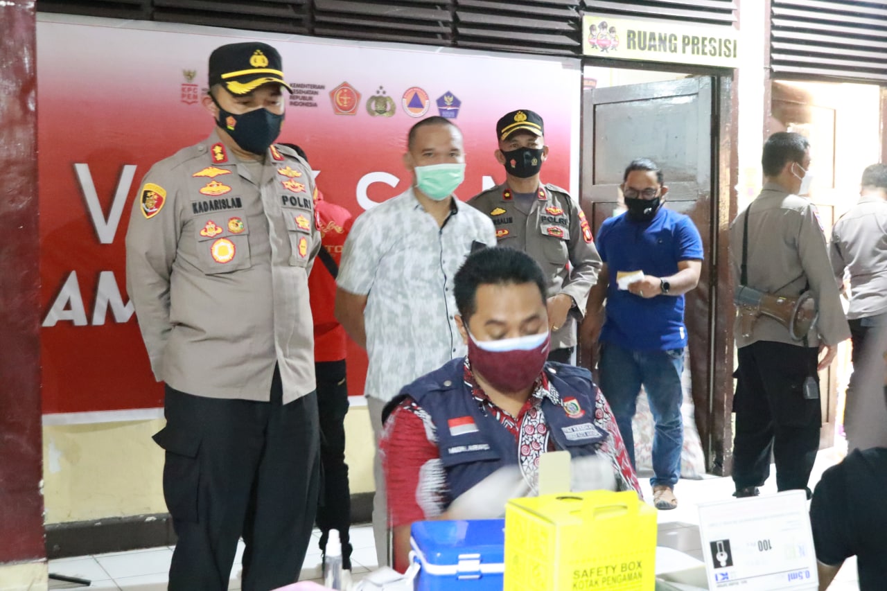 Polres Pelabuhan Makassar Vaksinasi lebih 1.000 Warga