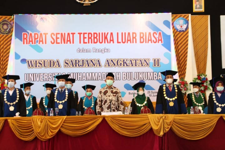 Menko Kemaritiman Orasi Ilmiah di Wisuda UMB