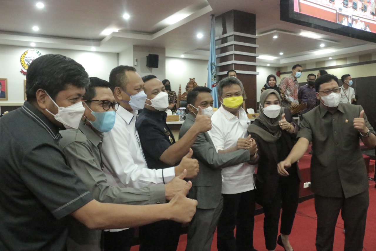 Andi Ina Kutip Ayat, Syahar-Arfandi Berpelukan