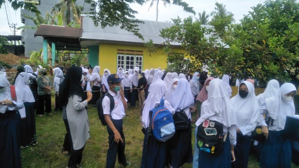 Berkerumun di Rumah Warga, Polisi Bubarkan Pendaftar PPDB