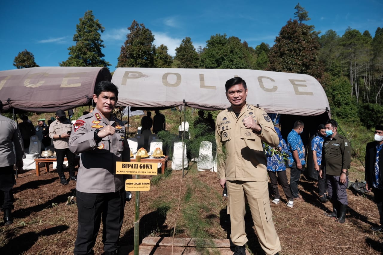 Kapolda dan Bupati Tanam Pohon di Lembah Tonasa