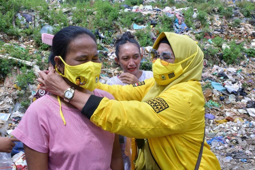 Golkar Parepare Bantu Vitamin Pasien Isoman