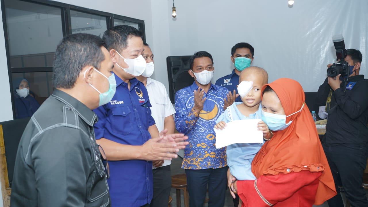 Bayi Penderita Tumor Dapat Santunan dari Nasdem