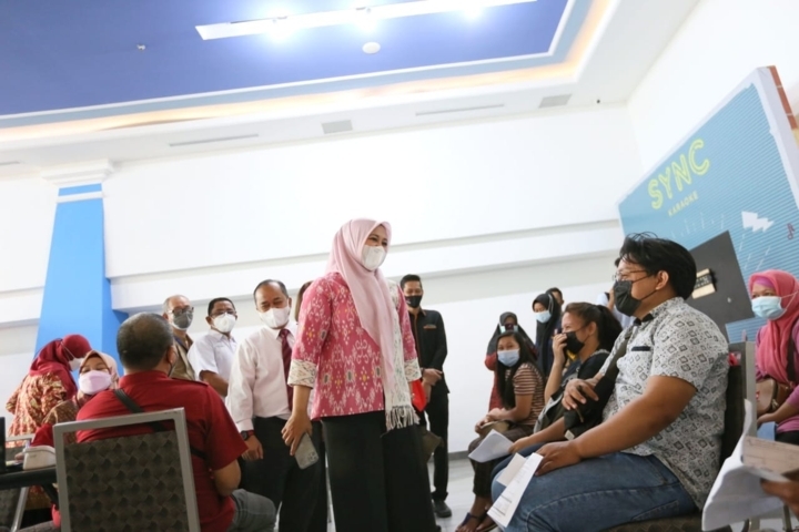 Fatma Pantau Vaksinasi di PHRI