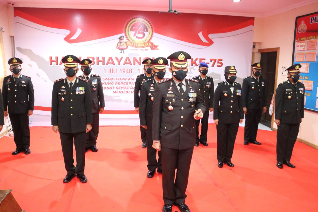 Dengan Virtual dari Istana Negara, Polres Pelabuhan Makassar lakukan Upacara Hari Bhayangkara ke 75