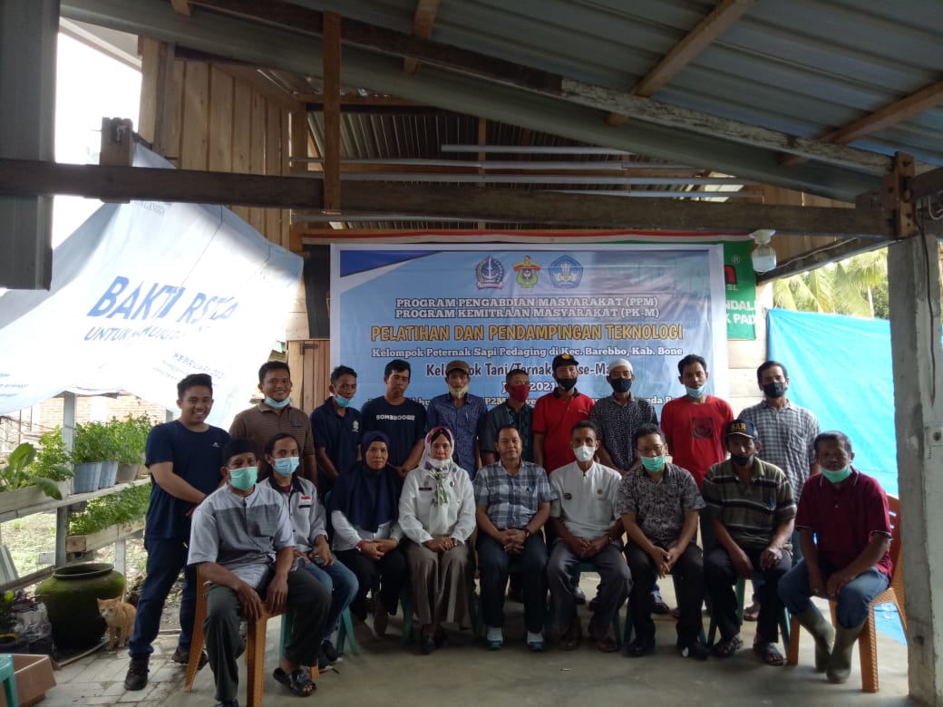 Tim LP2M Unhas Berbagi Ilmu dengan Peternak Sapi di Bone