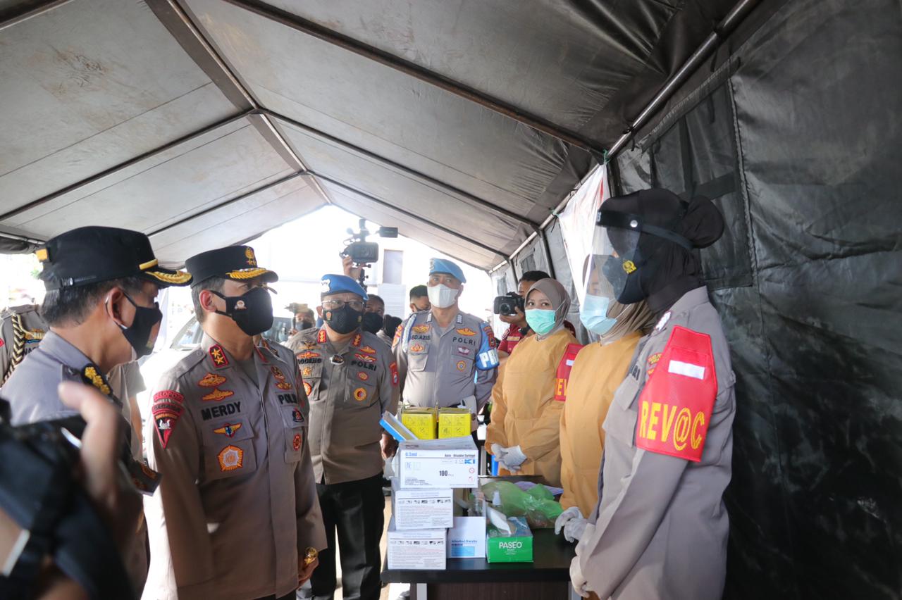 Kapolda Sulsel Tinjau Vaksinasi Drive Thru di Gerai Vaksin Presisi Polres Pelabuhan Makassar