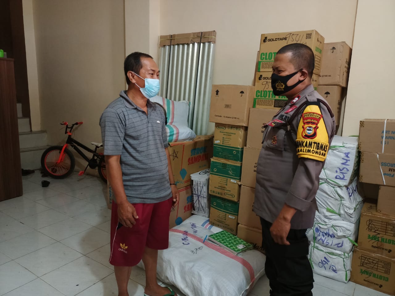 Bhabinkamtibmas Malimongan Patroli Dialogis dan Sambangi Warganya