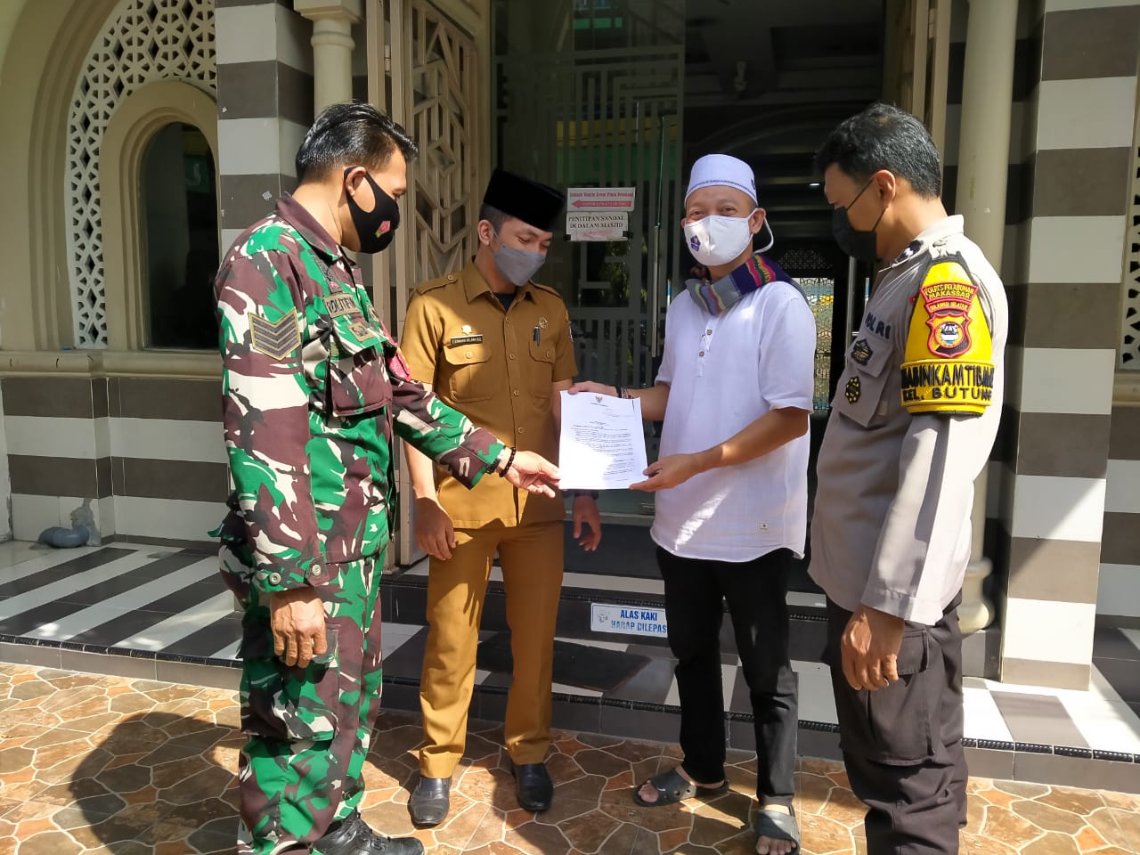 Tiga Pilar Kelurahan Butung Imbau  Sholat Ied dilaksanakan di Rumah