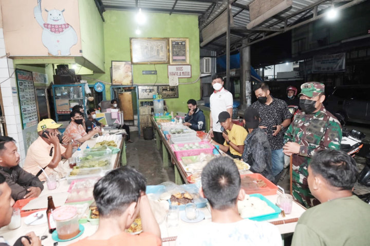 Adnan Temukan Warga Makassar Ngopi di Gowa