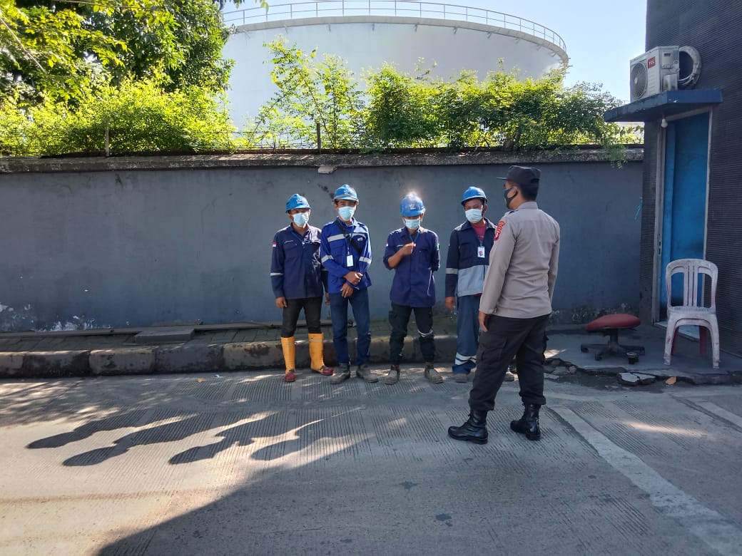 Sambangi Buruh Depo Pertamina, Unit Binmas Polsek Soeta ajak patuhi Prokes