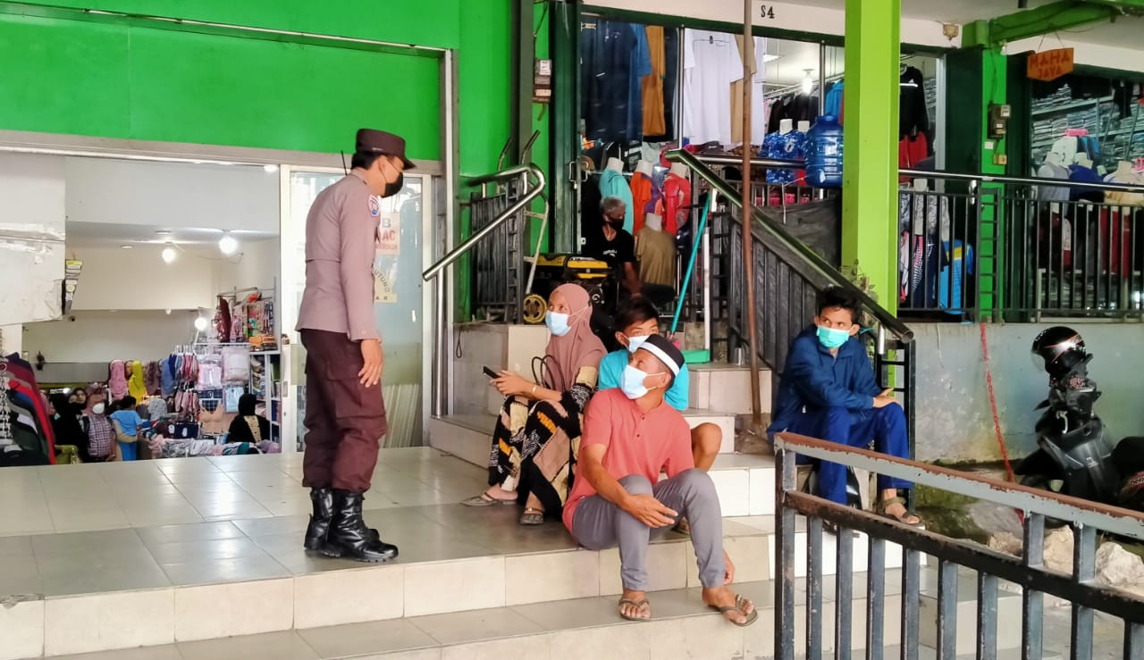 Minimalisir Penyebaran Covid-19, Bhabinkamtibmas Butung Patroli Sambang Ingatkan Prokes