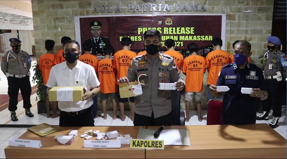 Amankan 12 Pengedar Saat Operasi Antik 2021, Kapolres  Pelabuhan Makassar : Mari Perangi Narkoba