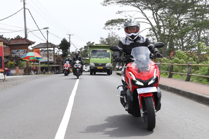 Honda Ajak Pengendara Motor Waspadai Blind Spot