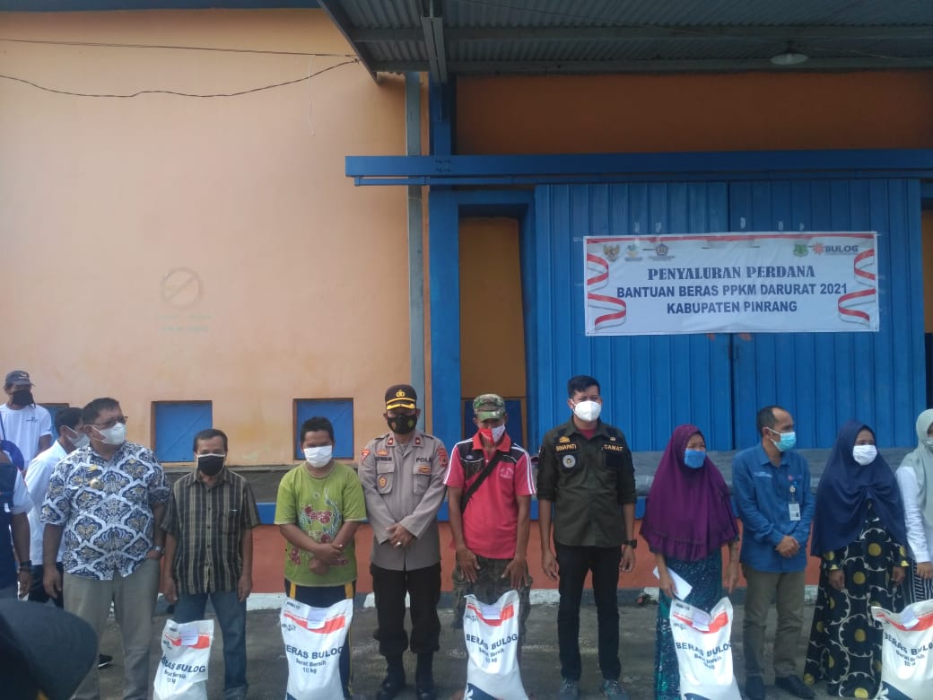 Pemkab-Bulog Salurkan 220.370 Kg Beras