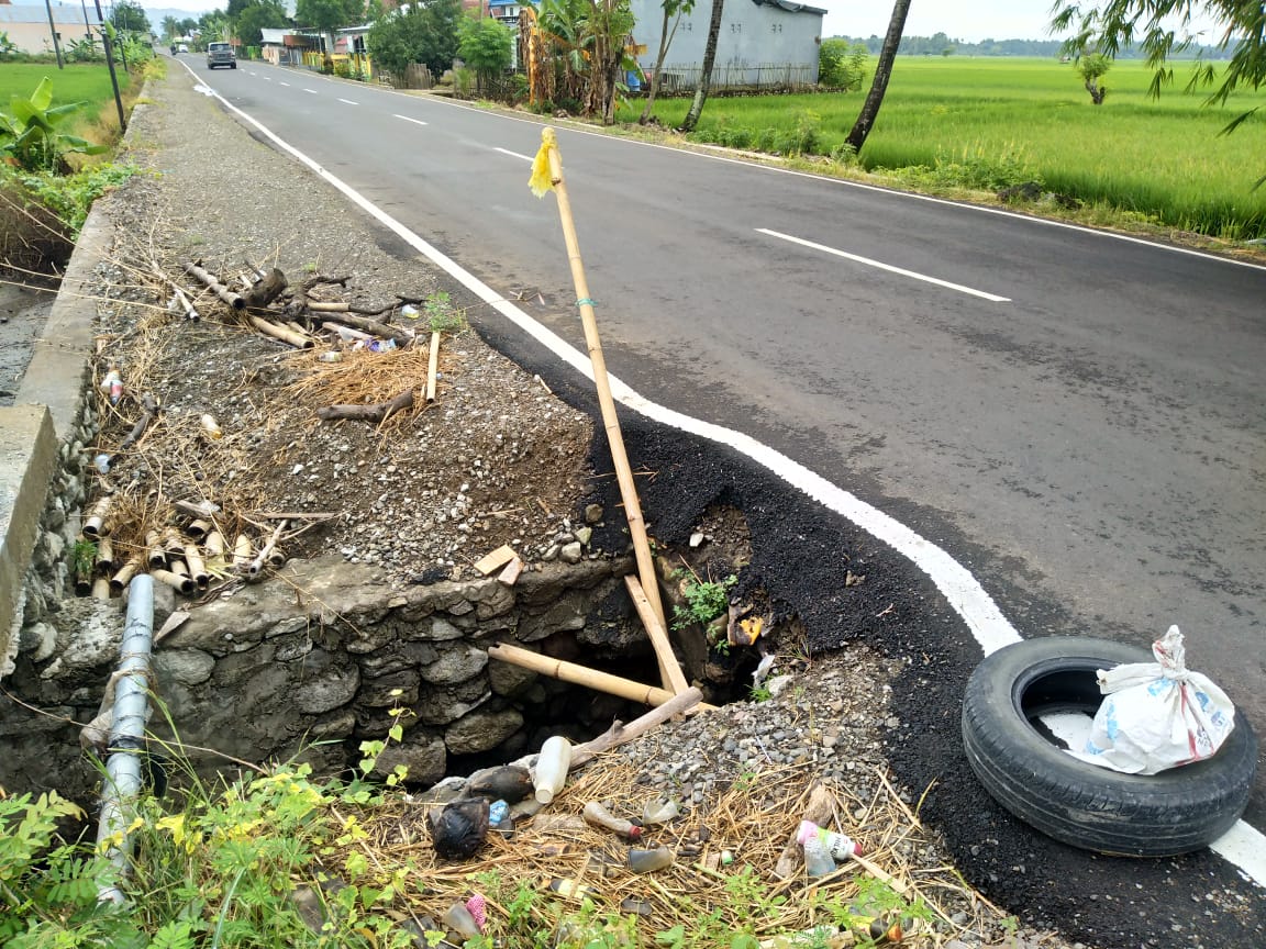 Pengerjaan Proyek Jalan Terkesan Asal Jadi