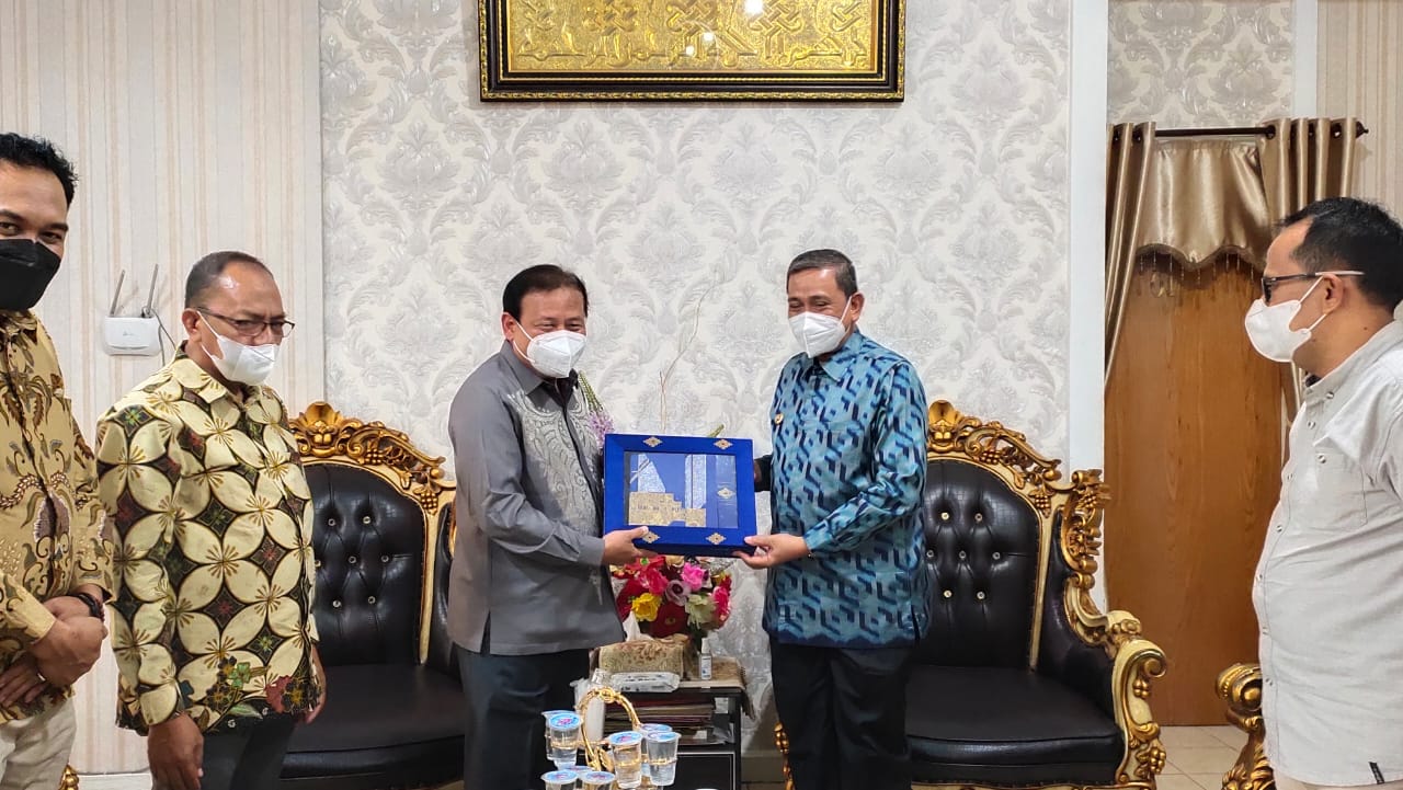 Bupati Wajo dan Ketua Bawaslu RI Sali Puji