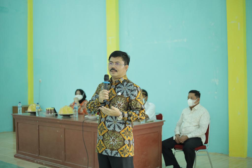 HM Aras Kunjungi Program Bedah Rumah di Soppeng