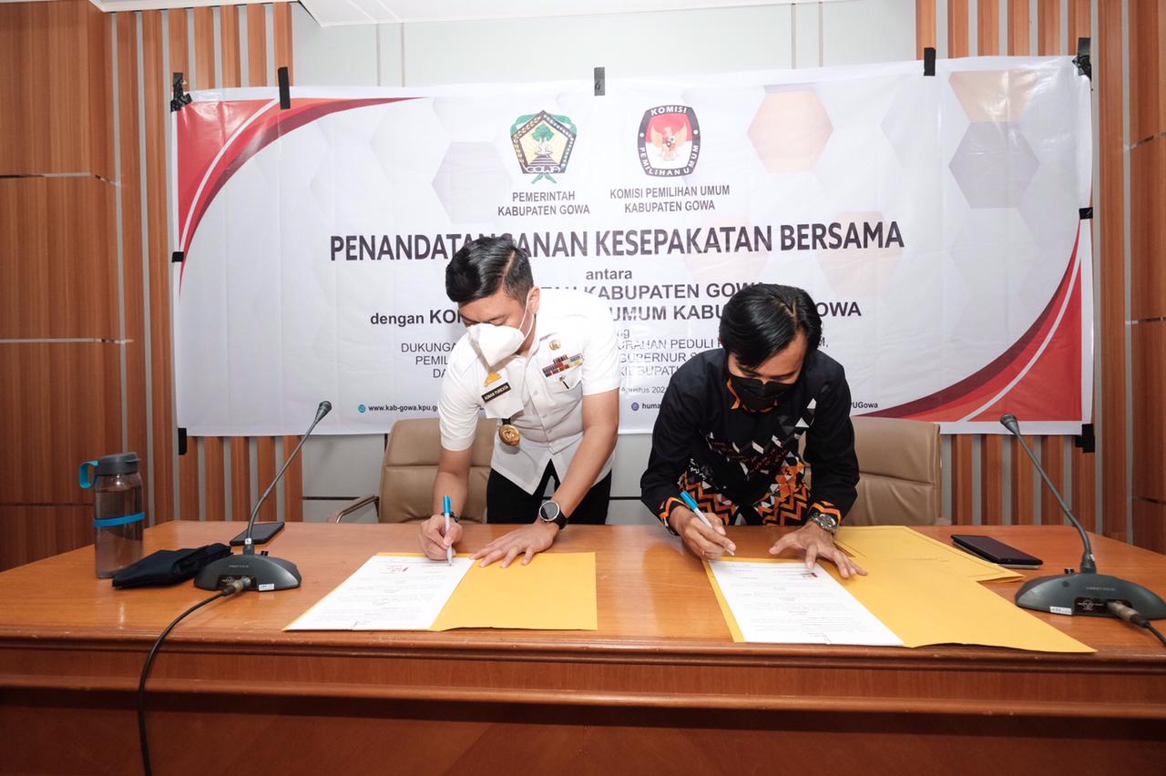 Ketua KPU dan Bupati Gowa Teken MoU Desa Peduli Pemilu
