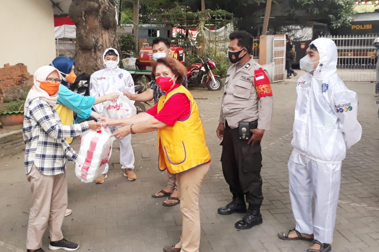 Gelar Fundraising, LCMR Bagi 320 Paket Ayam Wendys