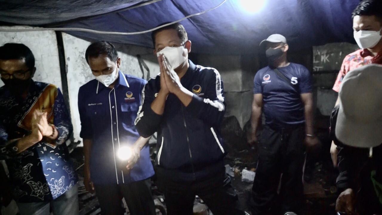 RMS Turun Tangan Pasang Lampu di Lokasi Kebakaran