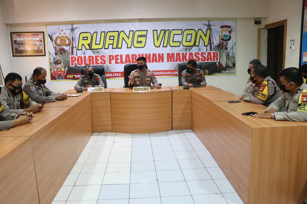 Kapolres AKBP Kadarislam bagikan Oximeter dan Masker kepada Bhabinkamtibamas