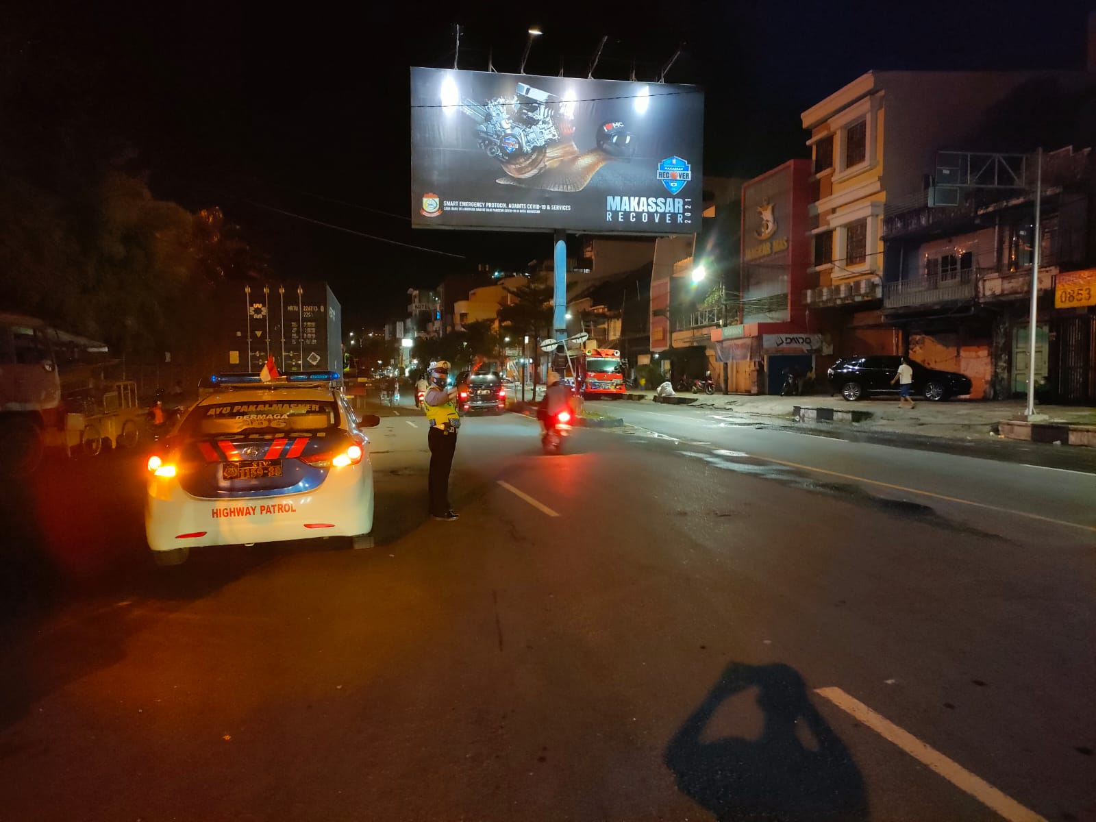 Satlantas Polres Pelabuhan Makassar menjaga Kamtibmas dan berikan Imbauan Prokes