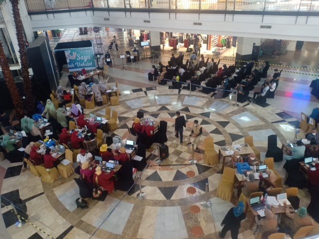 vaksinasi yang dilaksanakan di Mall Ratu Indah