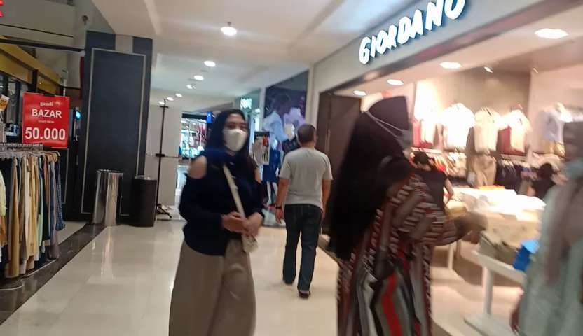Jam Operasional  Mal Diperpanjang, Sekolah tak Libur