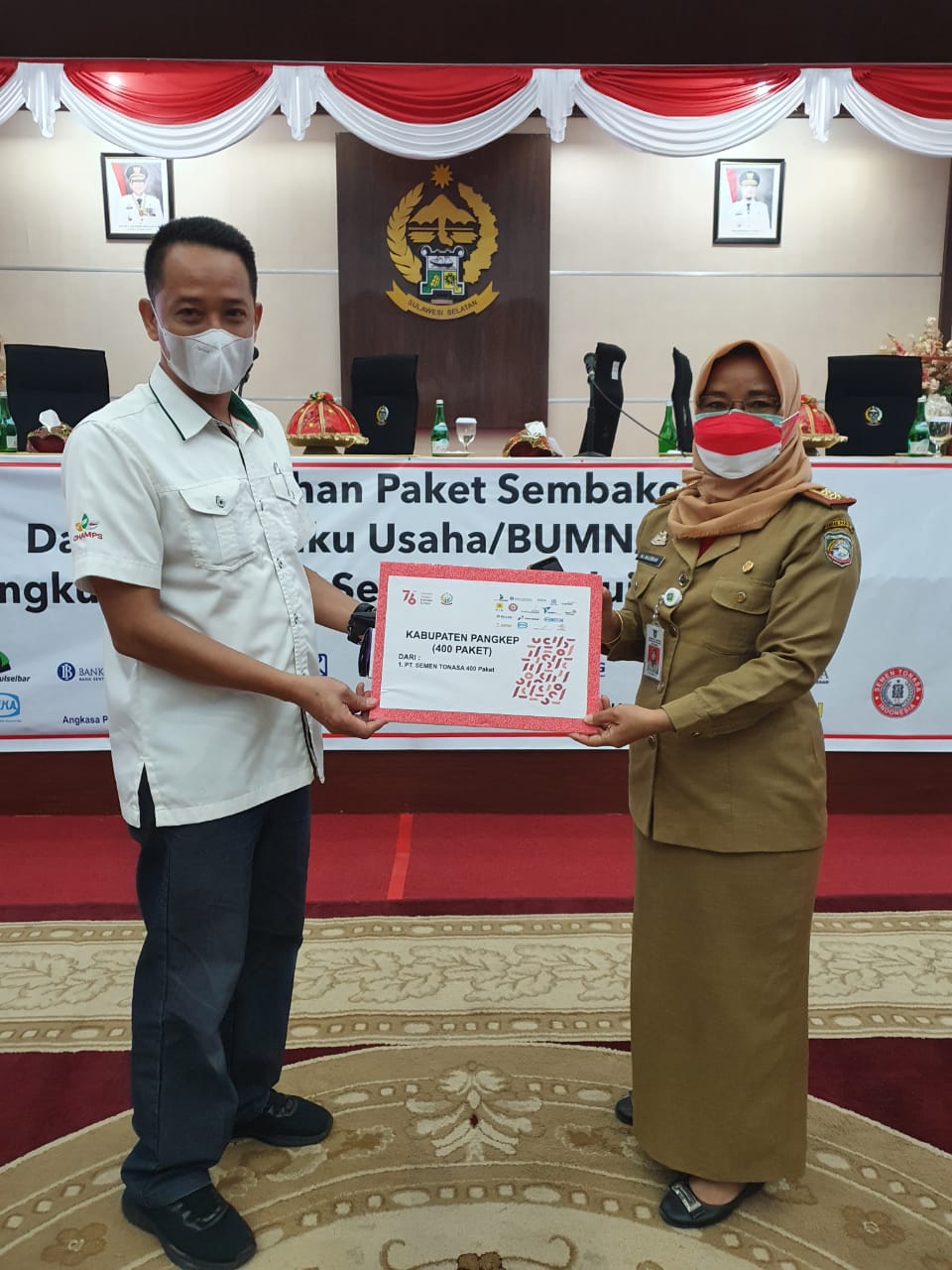 Semen Tonasa Salurkan Paket Sembako Bagi Masyarakat Terdampak Covid-19  di Pangkep dan Barru
