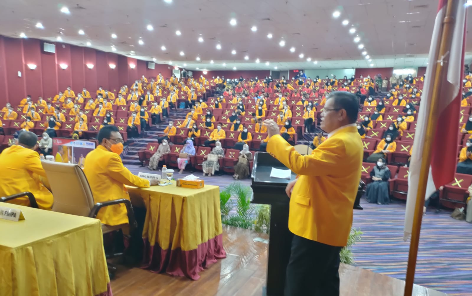 Rektor UNM Kukuhkan Maba di PPKMB