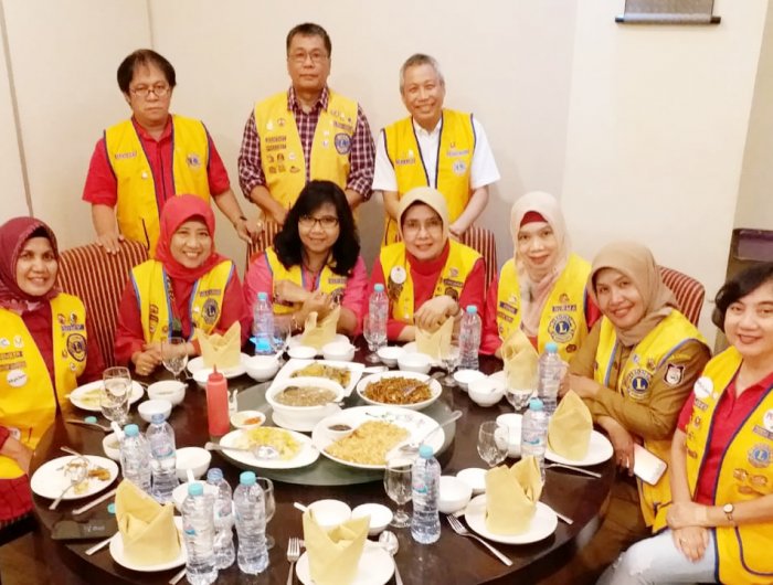 LCMR Bagikan 320 Paket Ayam Wendys