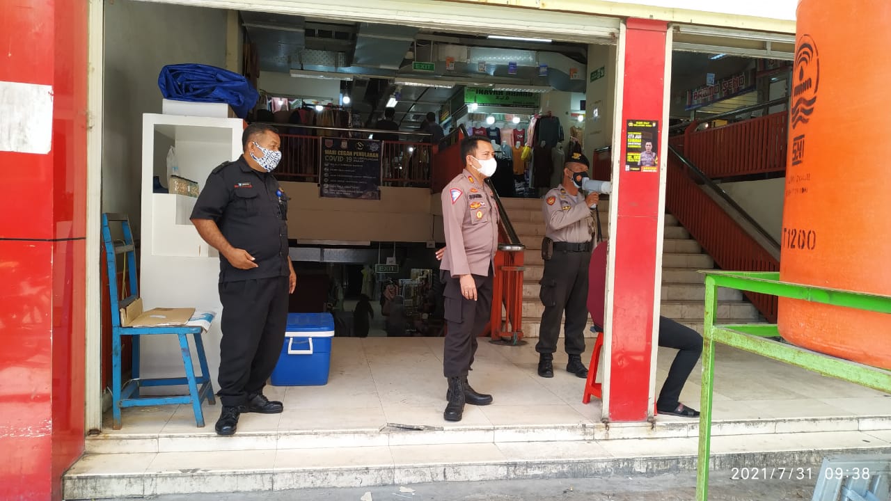 Polsek Wajo lakukan Patroli PPKM level IV di Makassar Mall