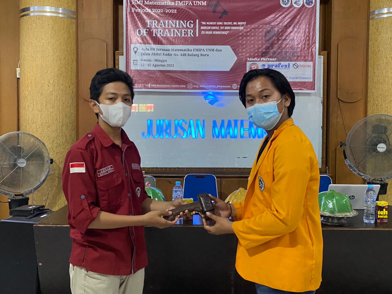 ToT HMJ Matematika FMIPA UNM Tingkatkan Skill dan Kreativitas Mahasiswa