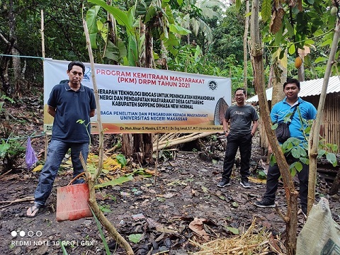 Tim LP2M UNM Olah Limbah Ternak Jadi Biogas dan Pupuk Organik di Desa Gattareng
