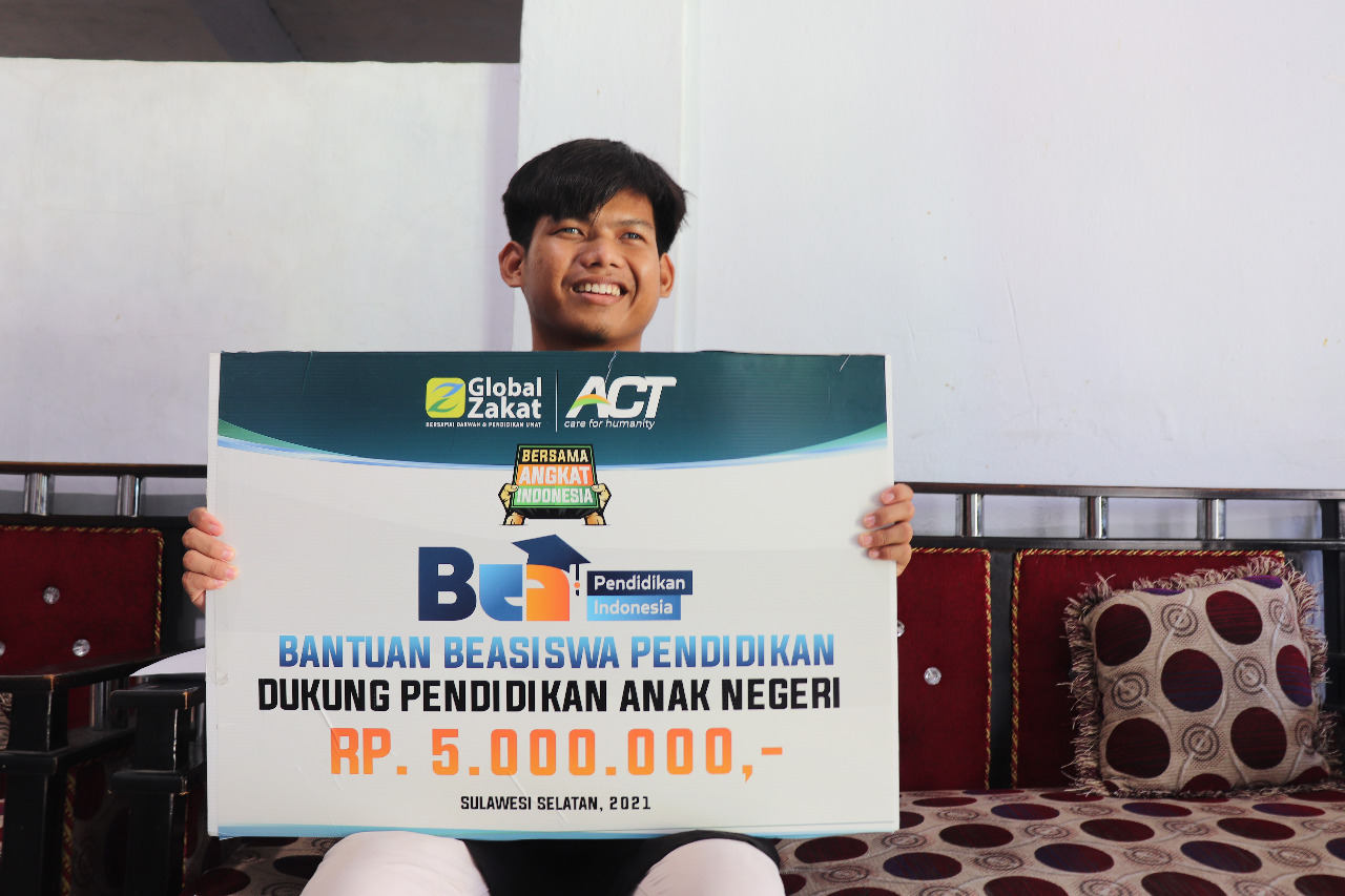 Tunanetra Asal Masamba Merantau ke Makassar Demi Cita-cita Jadi Dosen